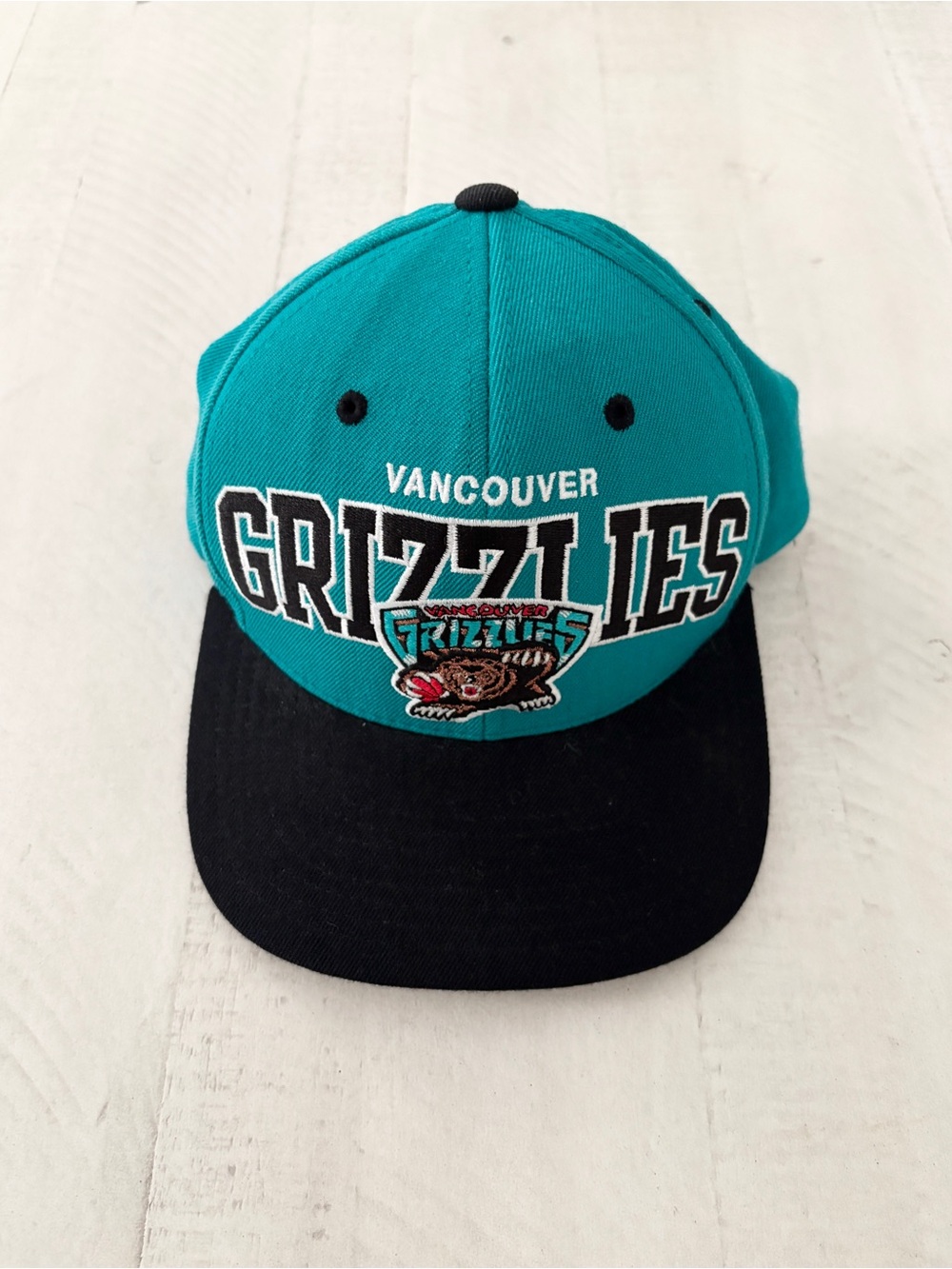 Vancouver Grizzlies Teal and Black Snapback Hat / Mitchell and Ness